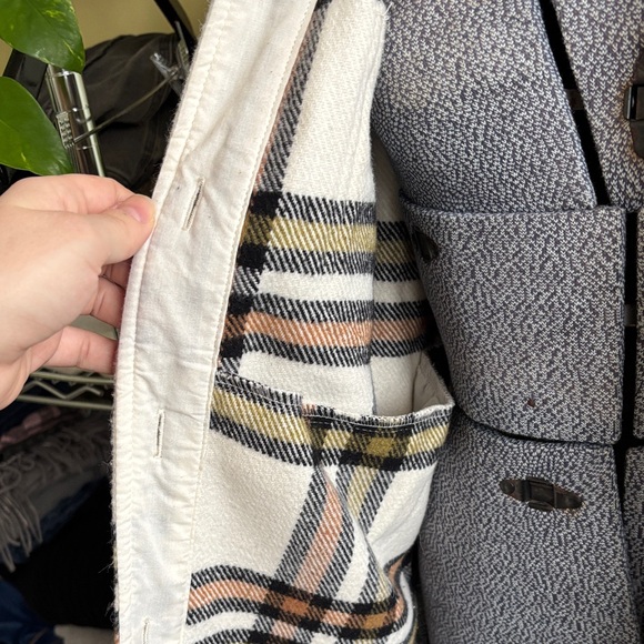 Women's Long Plaid Shacket - Picture 4 of 6